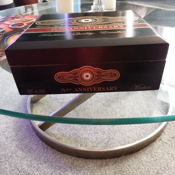 20th Anniversary Perdomo Wooden CigarBox - Picture 7 of 7